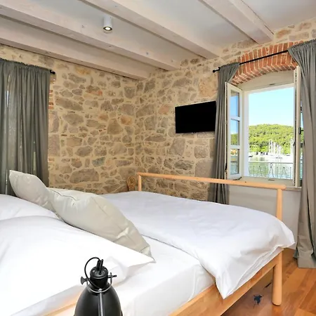 Sleeps 10 With Pool Air Con And Wifi