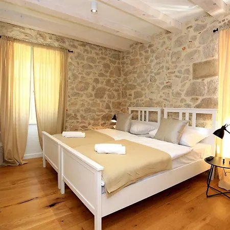 Sleeps 10 With Pool Air Con And Wifi 빌라 *