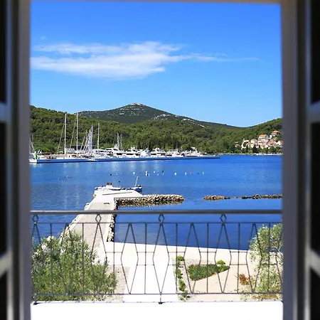 Sleeps 10 With Pool Air Con And Wifi Sutomiscica