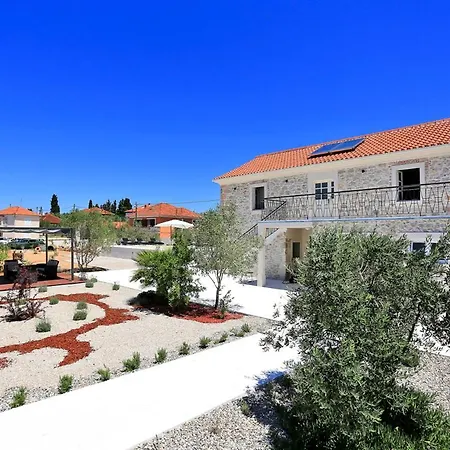 Sleeps 10 With Pool Air Con And Wifi Villa