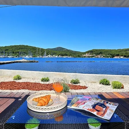 Sleeps 10 With Pool Air Con And Wifi Villa Sutomiscica