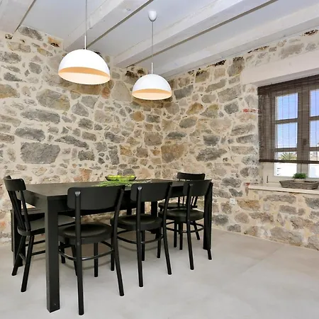 Sleeps 10 With Pool Air Con And Wifi Villa Sutomiscica